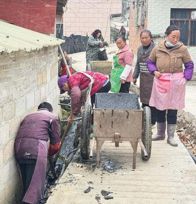 贵州纳雍：疏通“堵心”排污管绘就干群同心圆(图1)