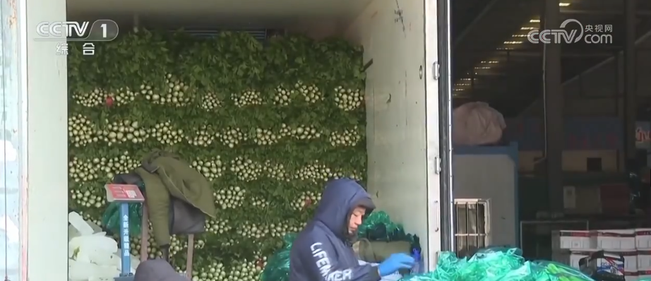 从“菜篮子”稳定到群众温暖过冬多部门积极应对全力保障百姓生产生活(图6)