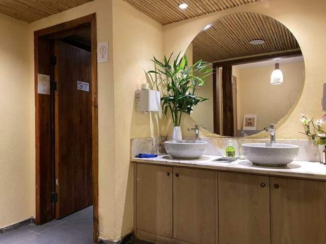 武康路一厕所终于不再排队超45分钟！徐汇推“共享公厕”书店、菜场等“慷慨解囊”但也遇到点烦恼(图4)