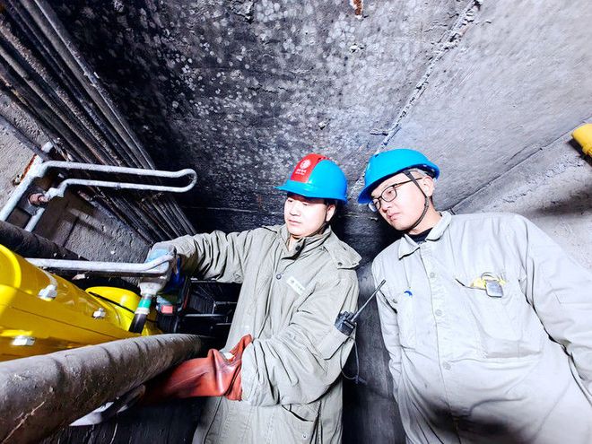 【新华社】电力智能设备守护供暖“生命线”(图2)