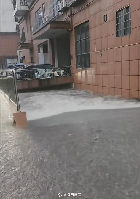 从‘列车效应’到城市内涝钦州暴雨暴露了现代排水科学的哪些根本性短板？(图1)